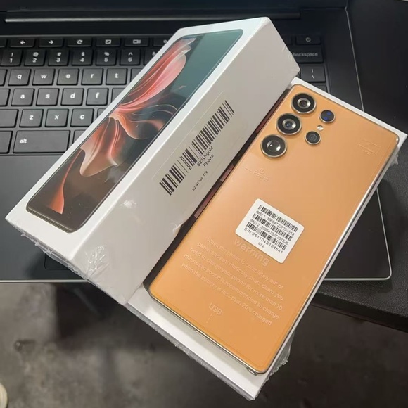 S25U smartphone